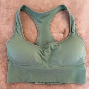 NVGTN Ignite Seamless Bra in sage green (M)